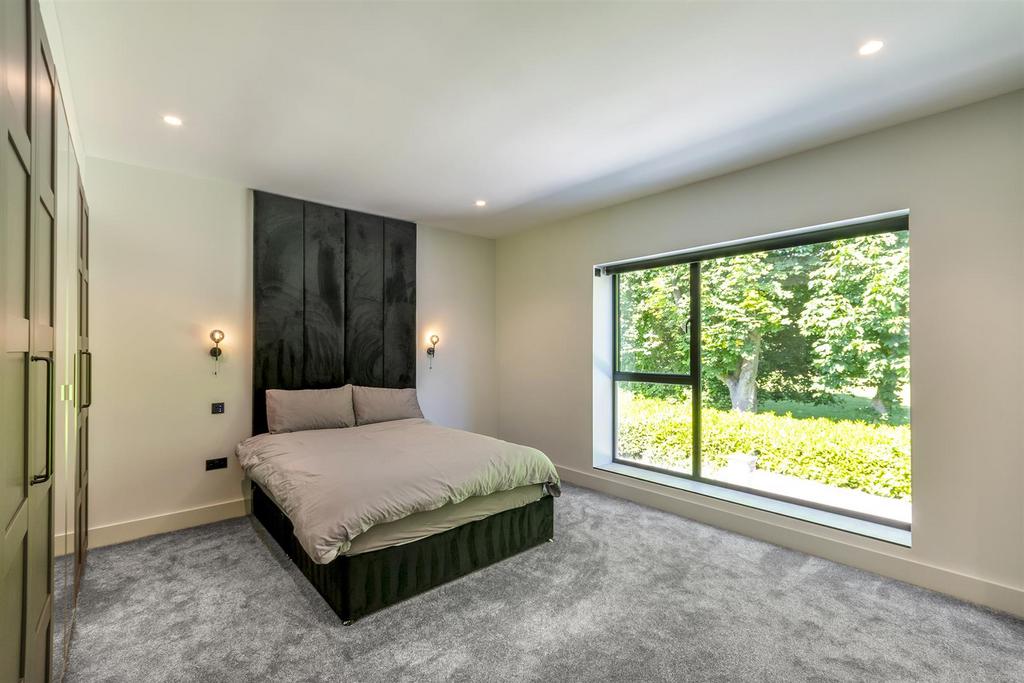 DSC 8959-Edit bedroom.JPG