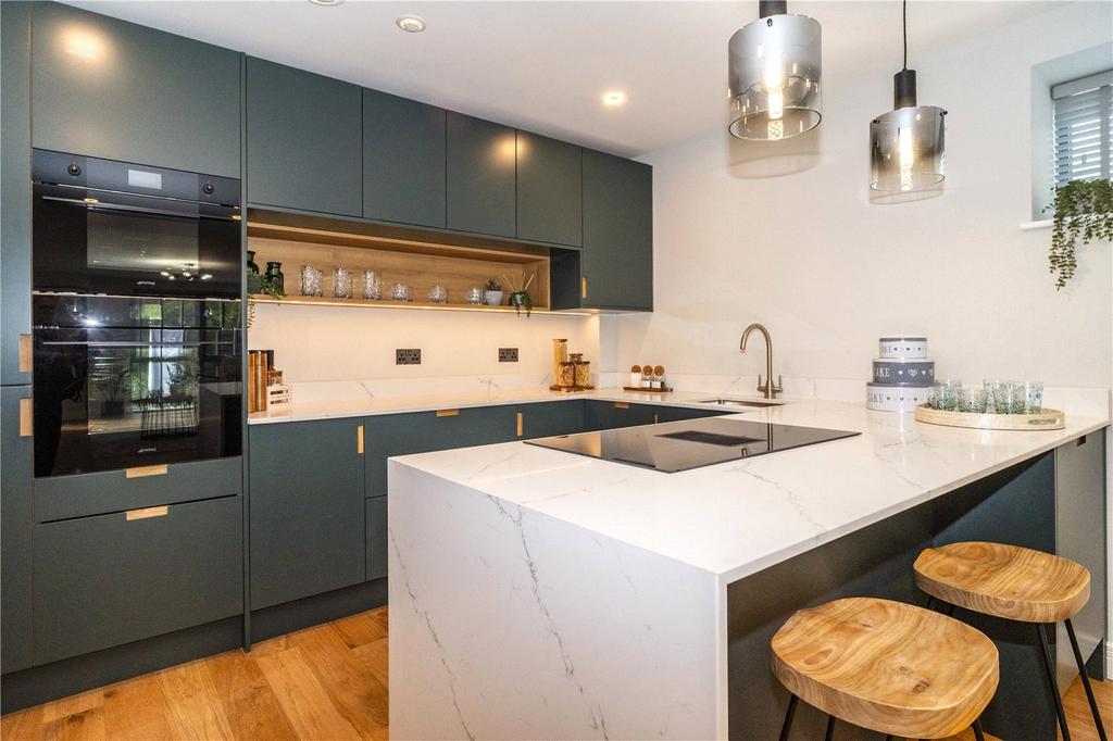 Show Apt Kitchen