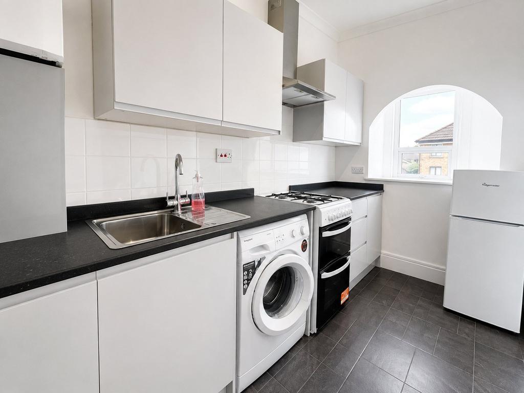 Selhurst Road, South Norwood, SE25 - View 2