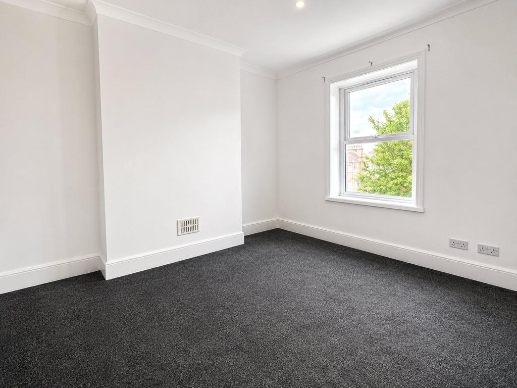 Selhurst Road, South Norwood, SE25 - View 4