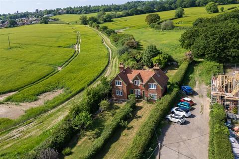 3 bedroom cottage for sale, Stewards Green Road, Epping