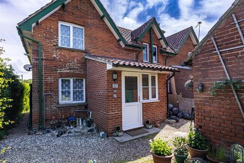 3 bedroom cottage for sale, Stewards Green Road, Epping