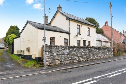 Greengates Berthon Road, Little Mill, Pontypool, NP4 0HL