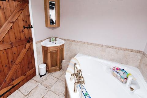 Greengates Berthon Road, Little Mill, Pontypool, NP4 0HL