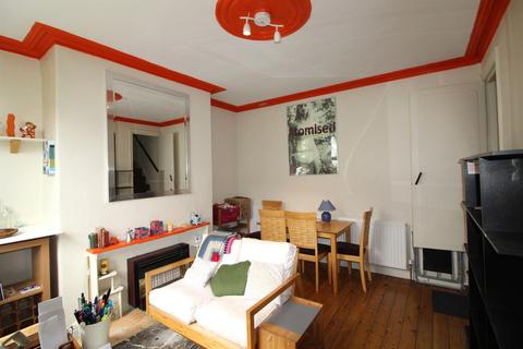 2 bedroom terraced house to rent, Clifton Avenue, Harehills