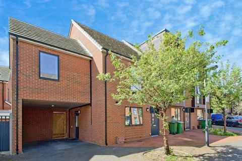 3 bedroom end of terrace house for sale, Downton Mews, Erith DA8