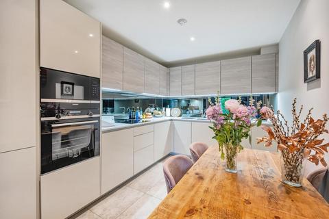 2 bedroom flat for sale, Holden Road, Woodside Park