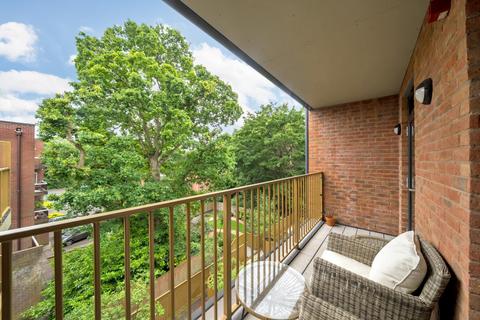 2 bedroom flat for sale, Holden Road, Woodside Park