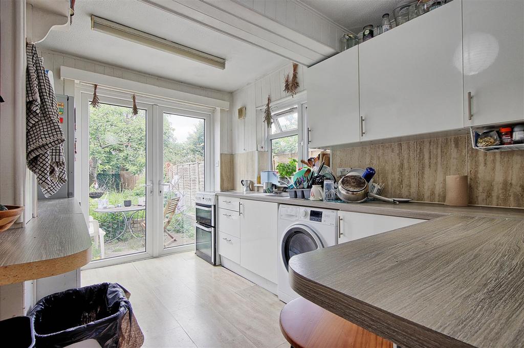 Kitchen 2.jpg