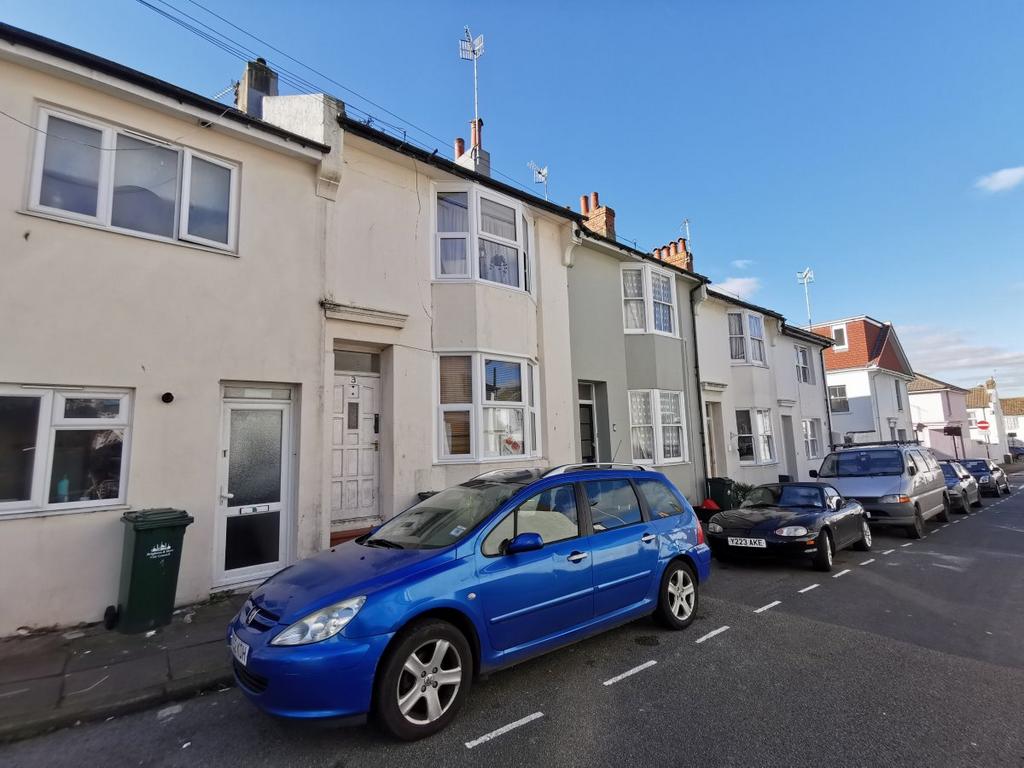 5 Bedroom Furnished Terraced House