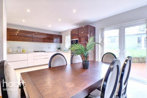 5 bedroom detached house for sale, Lavender Avenue, LONDON