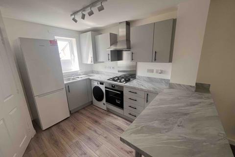 3 bedroom terraced house to rent, 89 Mallard Way, GL15 5FZ