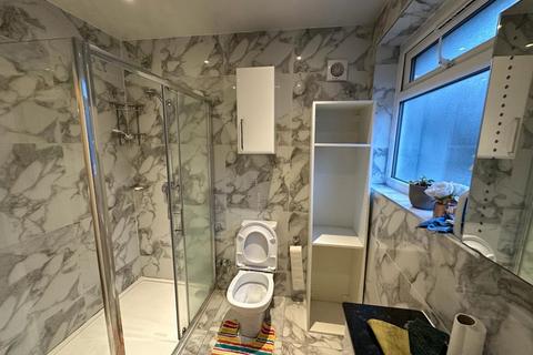 58 North Drive, Hounslow, TW3 1PU
