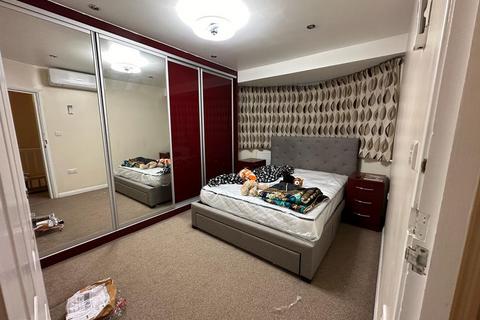 58 North Drive, Hounslow, TW3 1PU