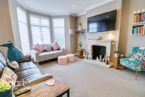 4 bedroom end of terrace house for sale, Eastwood Road, Rayleigh