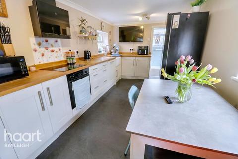 4 bedroom end of terrace house for sale, Eastwood Road, Rayleigh