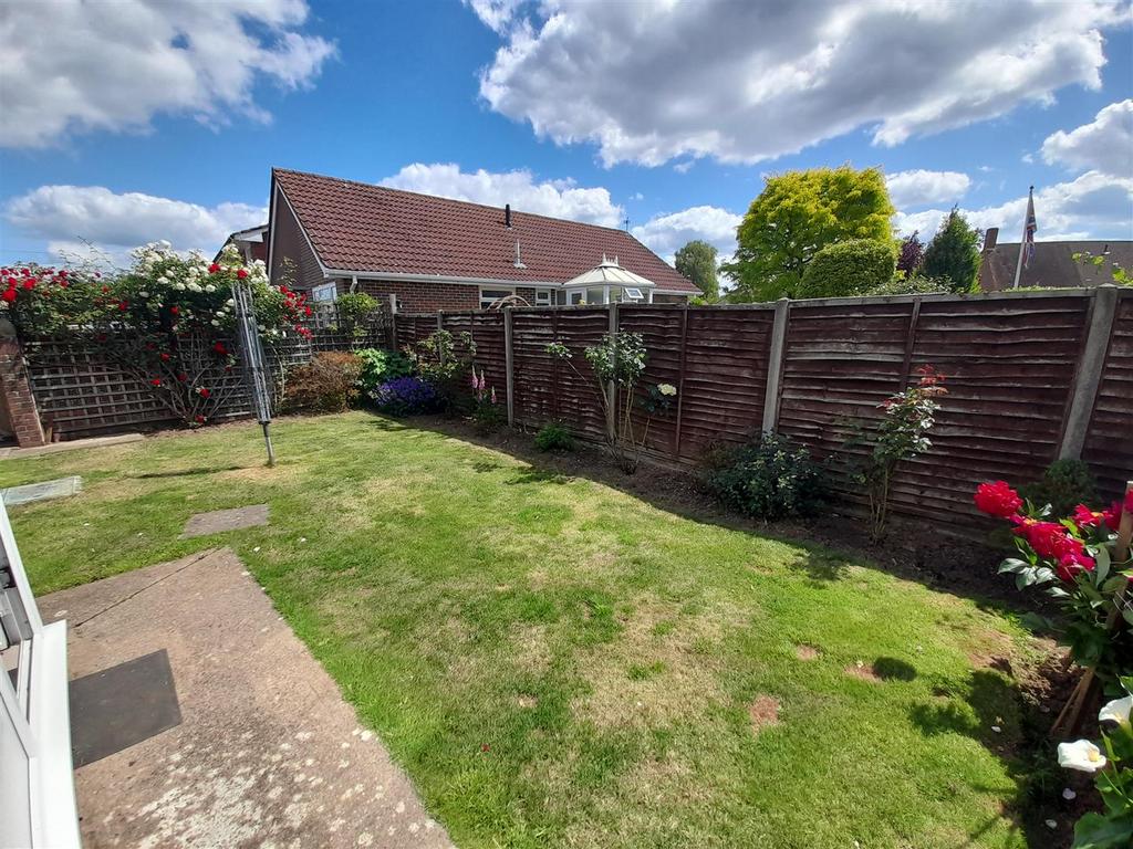 Rear garden 10.jpg