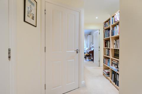 undefined, Oatlands Avenue, Weybridge, KT13