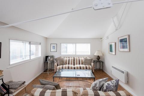 1 bedroom apartment to rent, Priory House, London EC4V
