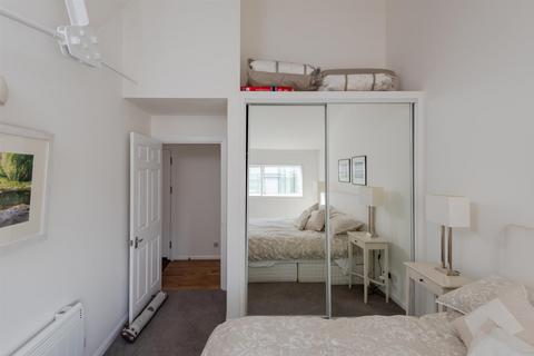 1 bedroom apartment to rent, Priory House, London EC4V