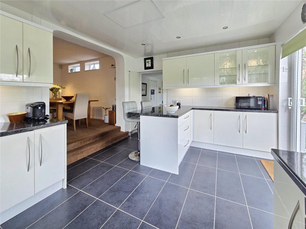 Kitche To Dining Rm