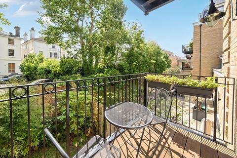 3 bedroom flat for sale, Sovereign Place, Sapphire House, TN4