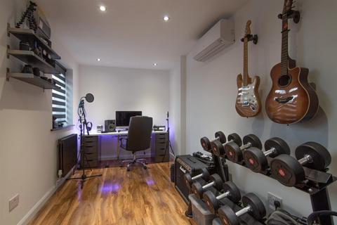 24 Hardy Close, Cheadle, Stoke-on-trent, ST10 1XQ