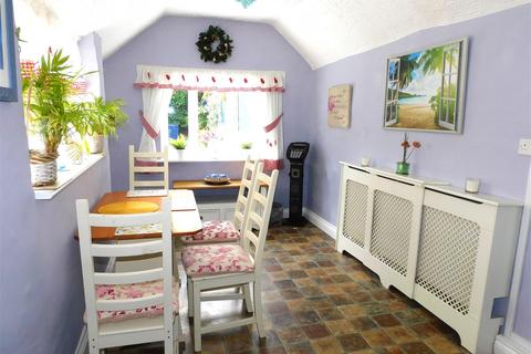 undefined, Fore Street, Seaton EX12