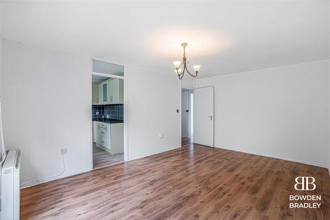 2 bedroom flat for sale, Trotwood, Chigwell