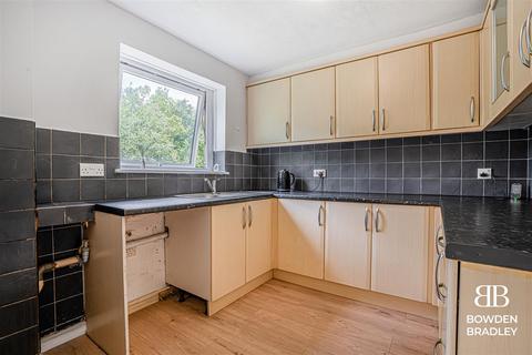 2 bedroom flat for sale, Trotwood, Chigwell