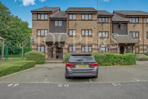 1 bedroom ground floor flat for sale, Harp Island Close, London, NW10