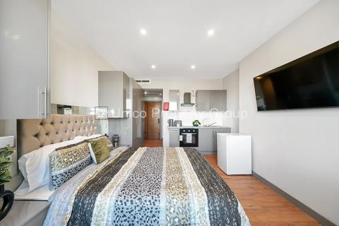 Studio to rent, Ilford IG1