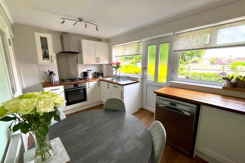 3 bedroom terraced house for sale, Aire Grove, Yeadon, Leeds, West Yorkshire