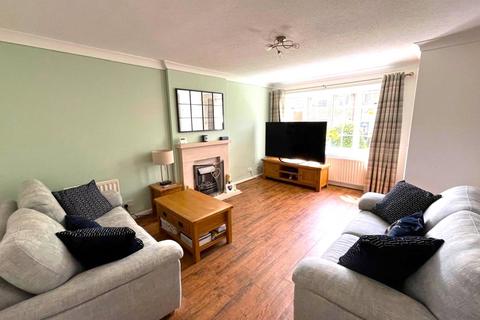 3 bedroom terraced house for sale, Aire Grove, Yeadon, Leeds, West Yorkshire