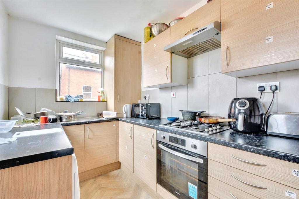 Kitchen 2.jpeg