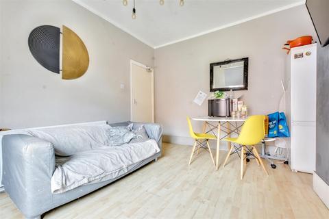 23 Alberta Terrace, Nottingham, NG7 6JA