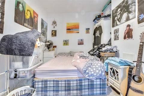 23 Alberta Terrace, Nottingham, NG7 6JA