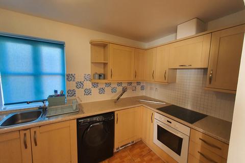 2 bedroom flat for sale, Reid Close, Hayes UB3