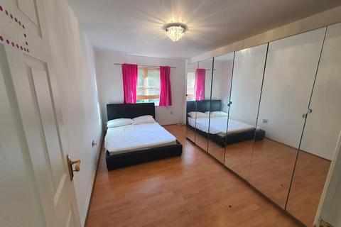 2 bedroom flat for sale, Reid Close, Hayes UB3