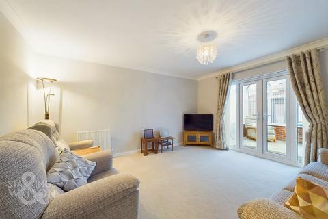17 Harvest Way, Harleston, IP20 9GE