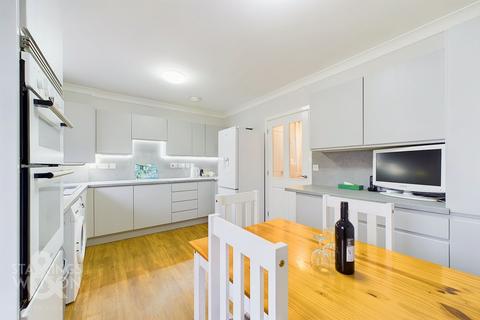 17 Harvest Way, Harleston, IP20 9GE