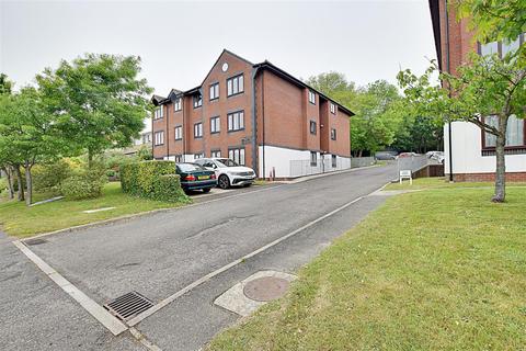 2 bedroom flat for sale, De La Warr Road, Bexhill-On-Sea