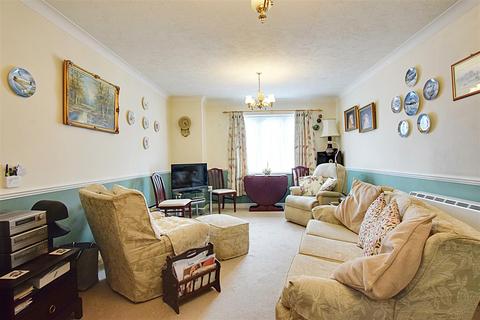 2 bedroom flat for sale, De La Warr Road, Bexhill-On-Sea