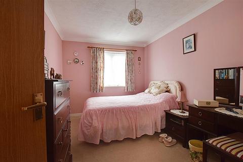 2 bedroom flat for sale, De La Warr Road, Bexhill-On-Sea