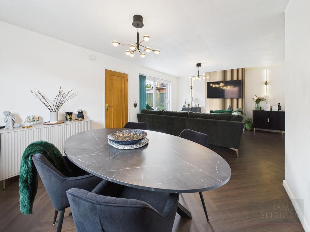 Sitting/Dining Room