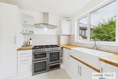 6 Beacon Close, St Austell, PL25 3DU