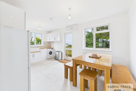 6 Beacon Close, St Austell, PL25 3DU
