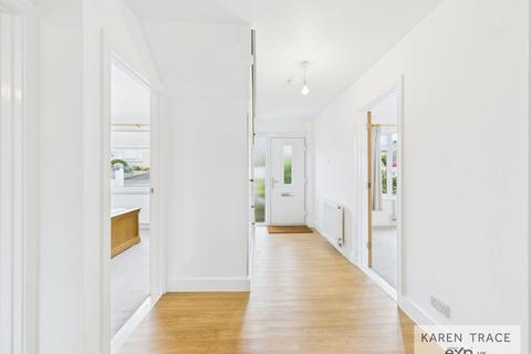 6 Beacon Close, St Austell, PL25 3DU
