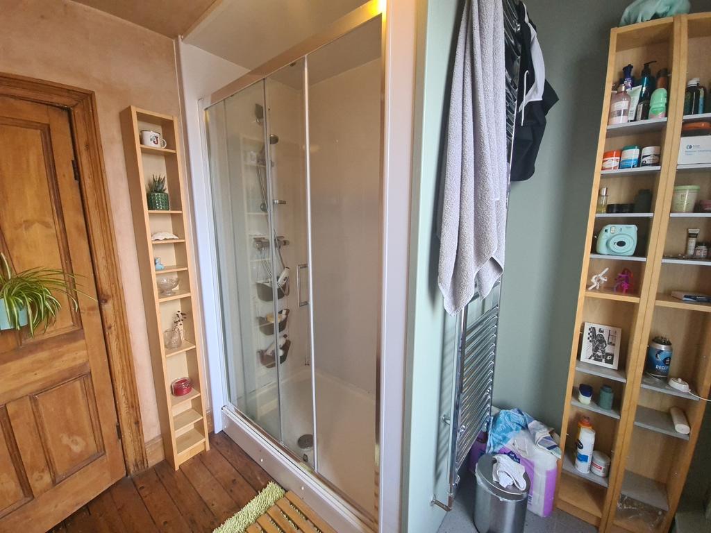 Bright and well-maintained bathroom suite featu...