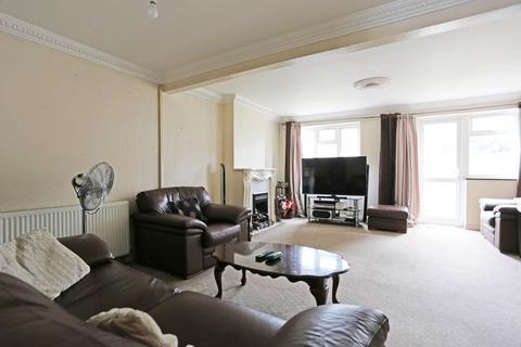 38 Fleming Gardens, Tilbury, RM18 8JR